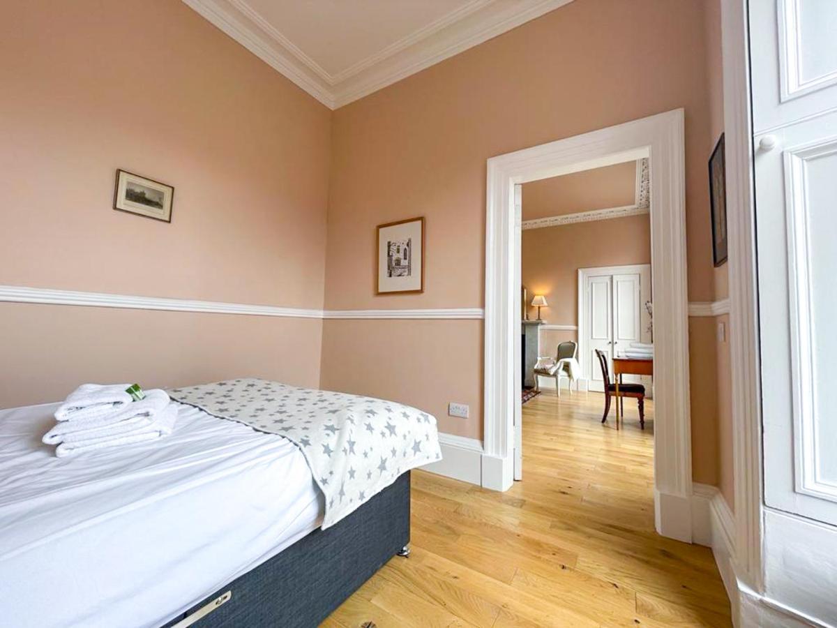 Remarkable 5Br Townhouse With Garden, Sleeps 12 Единбург Екстериор снимка