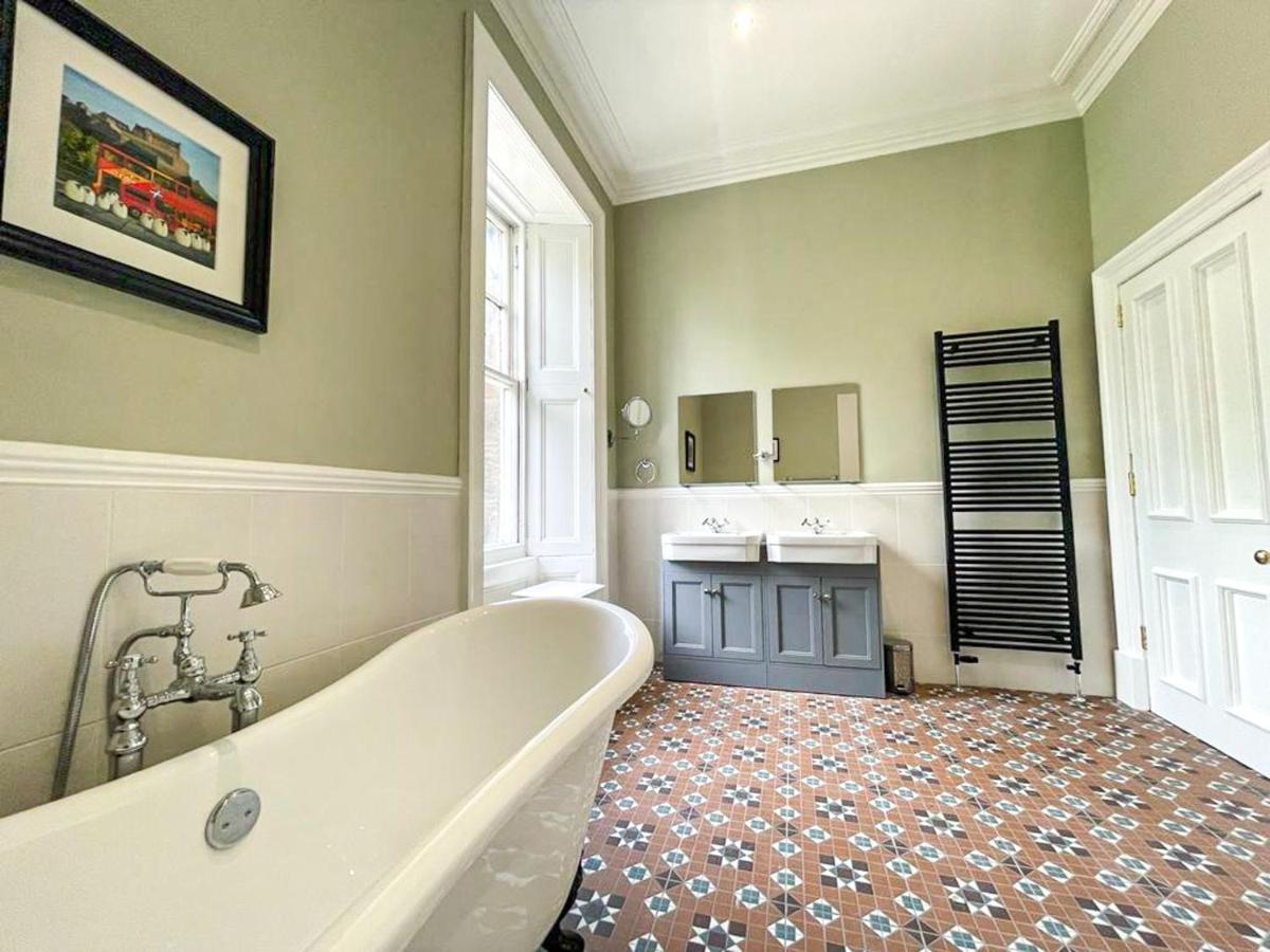Remarkable 5Br Townhouse With Garden, Sleeps 12 Единбург Екстериор снимка